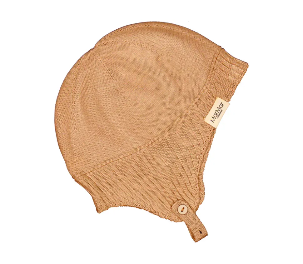 Aly, Hat
