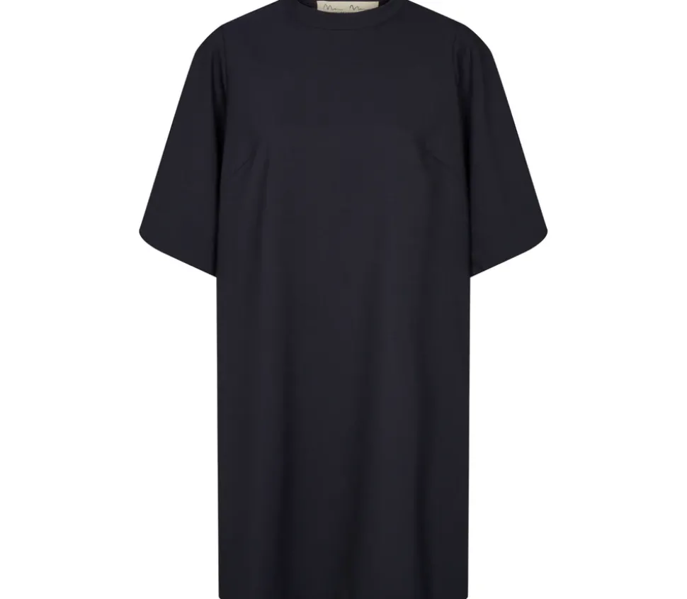 Danny W, Dress