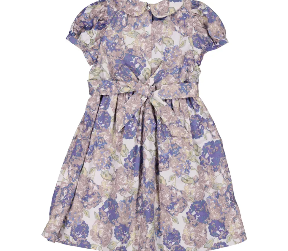 Darcel, Dress
