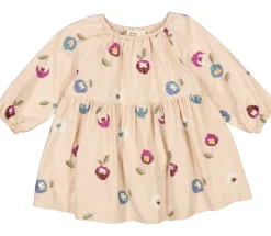 Dawson, Dress