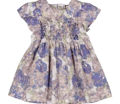 Daylin, Dress