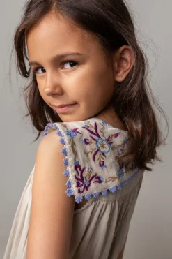 Dilana, Dress