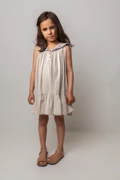 Dilana, Dress