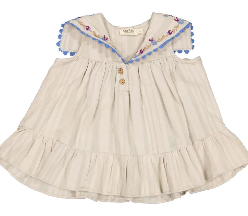 Dilana, Dress