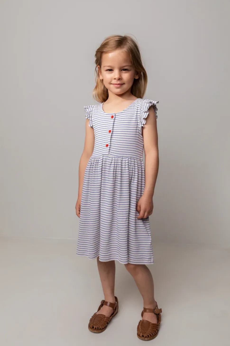 Dova Frill, Dress