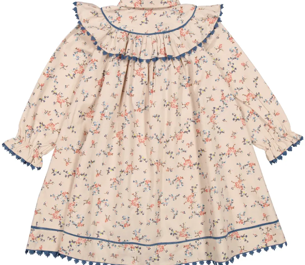 Duva, Dress