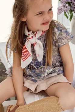 Tiara, Blouse